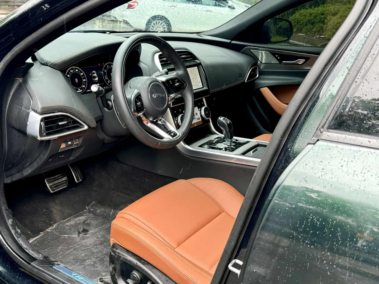 Jaguar 2024 XEL 2.0T 250PS R-DYNAMIC S Yao Black Sports Edition Automatic Gear 6