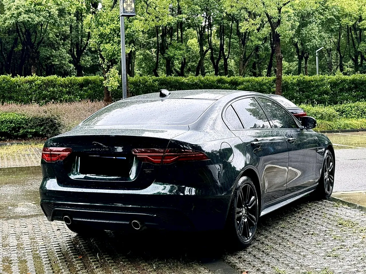 Jaguar 2024 XEL 2.0T 250PS R-DYNAMIC S Yao Black Sports Edition Automatic Gear 9