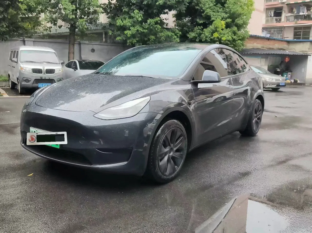 打开图片灯箱：Tesla 2024 Model Y rear-wheel drive version automatic transmission
