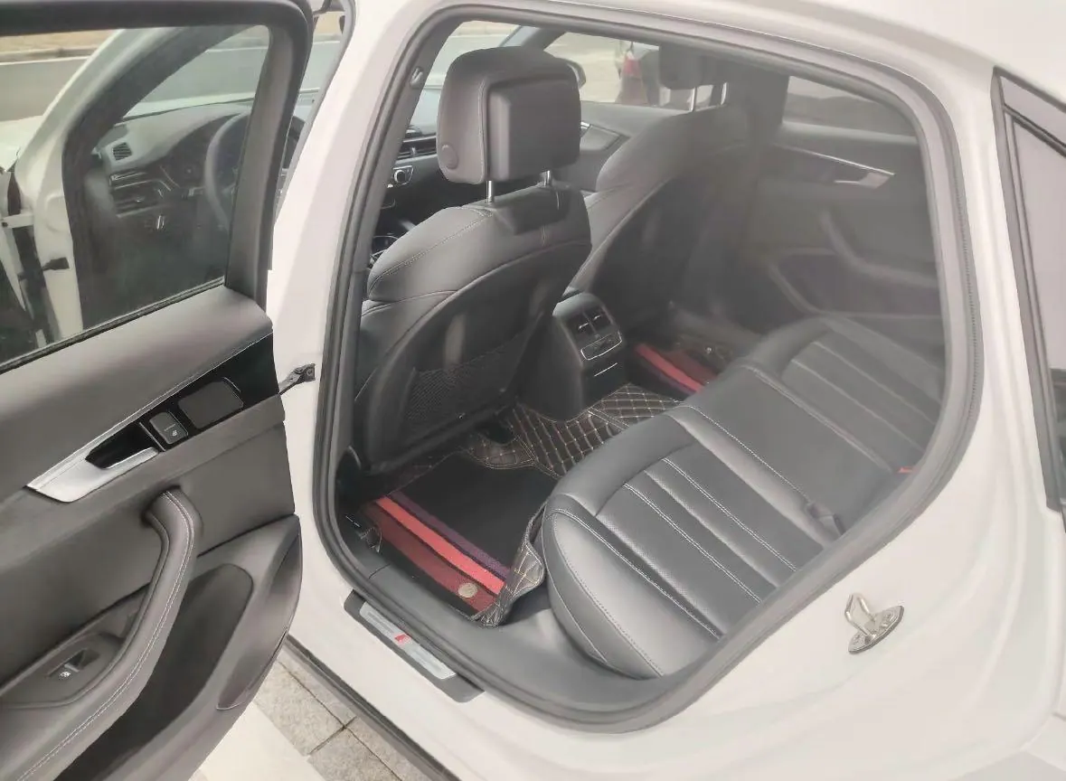 Audi 2023 A4L 2.0TFSI 40TFSI Deluxe Dynamic Automatic 3