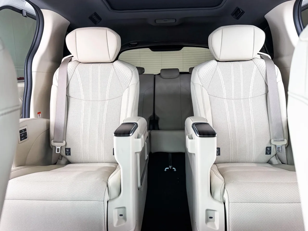 Toyota 2024 Grevia HYBRID 2.5 Stepless Zunjue ULTRA Edition Automatic Gear 12