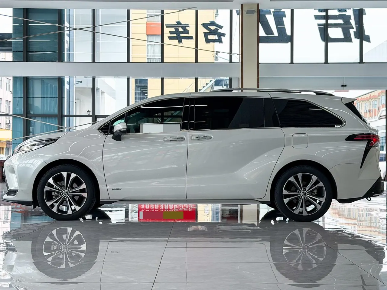 Toyota 2024 Grevia HYBRID 2.5 Stepless Zunjue ULTRA Edition Automatic Gear 13