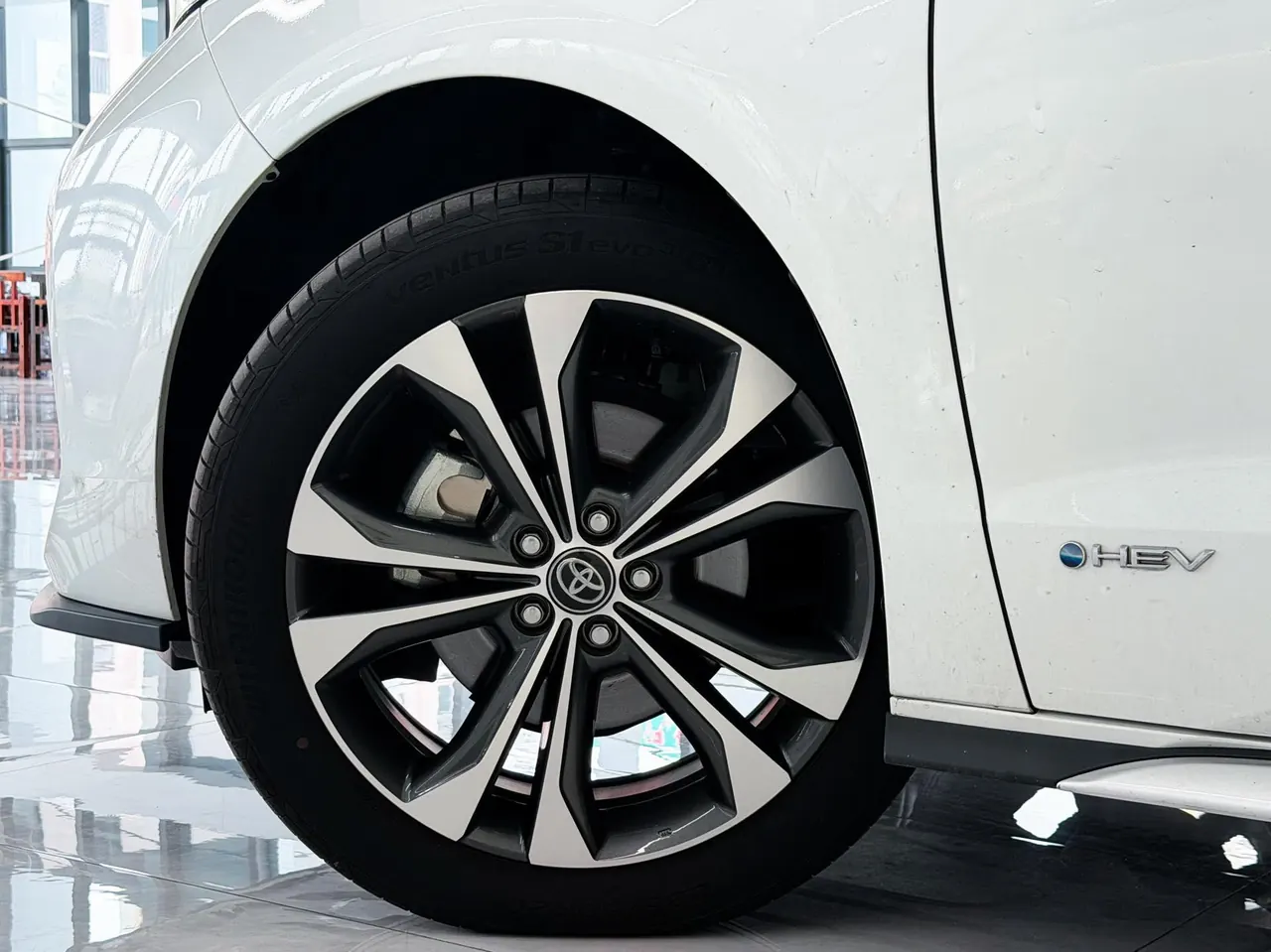 Toyota 2024 Grevia HYBRID 2.5 Stepless Zunjue ULTRA Edition Automatic Gear 5