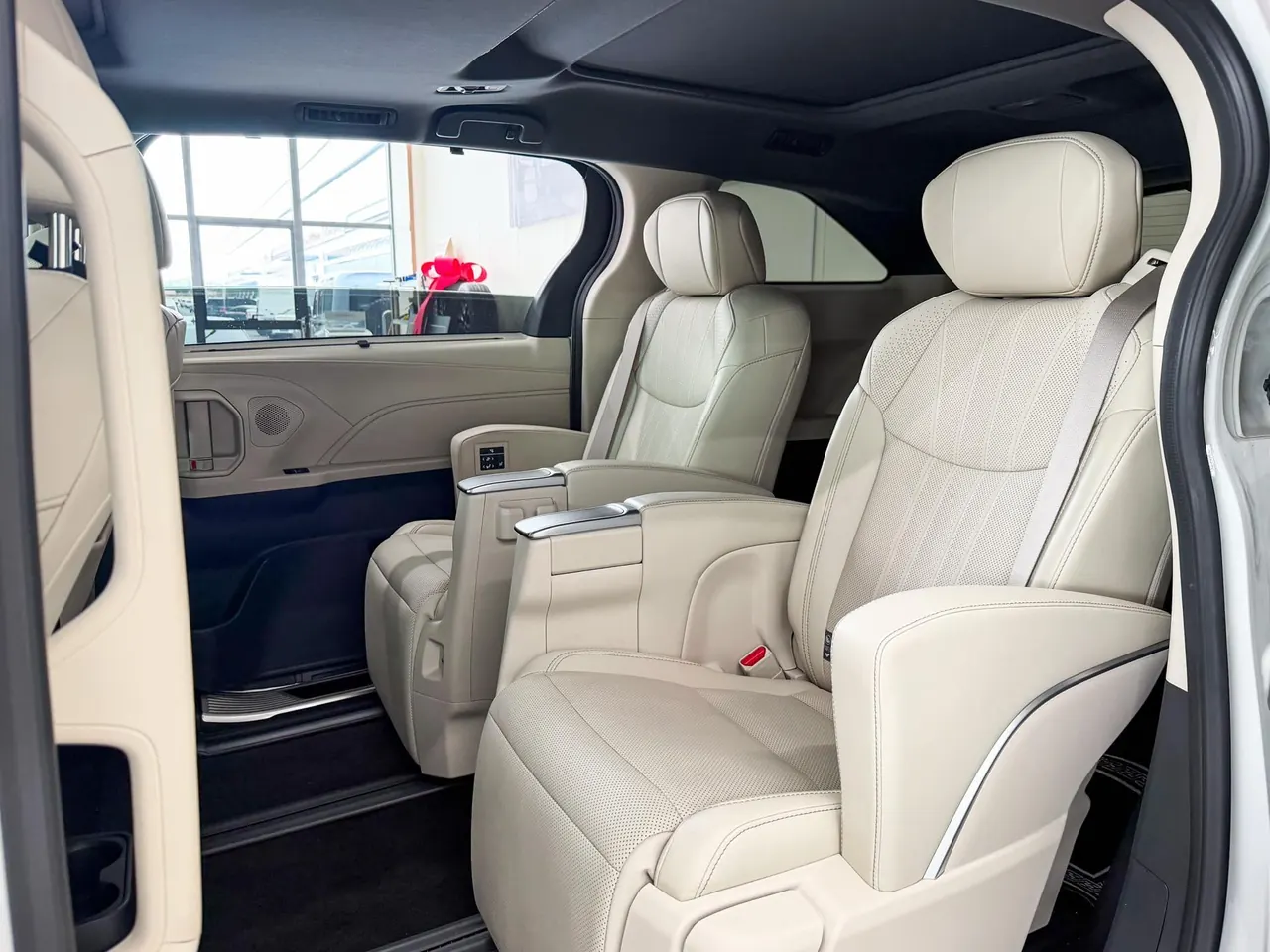 Toyota 2024 Grevia HYBRID 2.5 Stepless Zunjue ULTRA Edition Automatic Gear 8