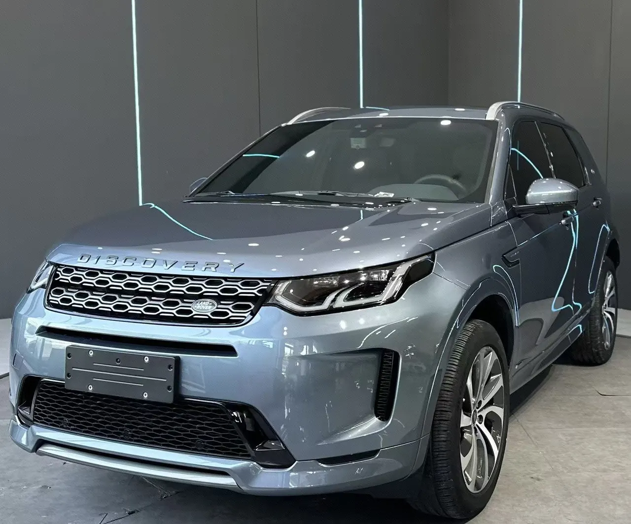 打开图片灯箱:Land Rover 2020 Discovery Sports Edition 48V 2.0T 249PS R-Dynamic S Performance Edition Automatic Gear