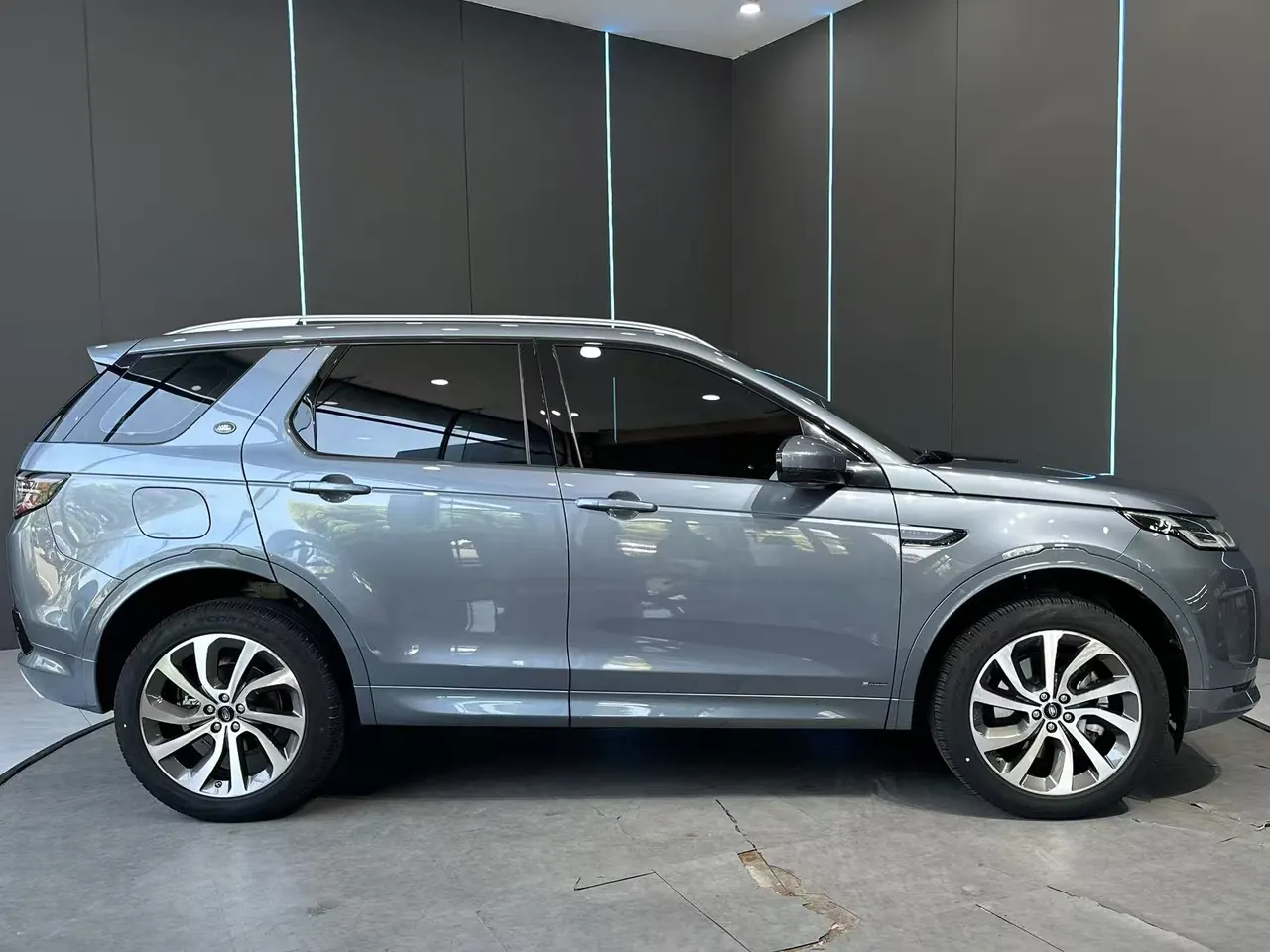 Land Rover 2020 Discovery Sports Edition 48V 2.0T 249PS R-Dynamic S Performance Edition Automatic Gear 3
