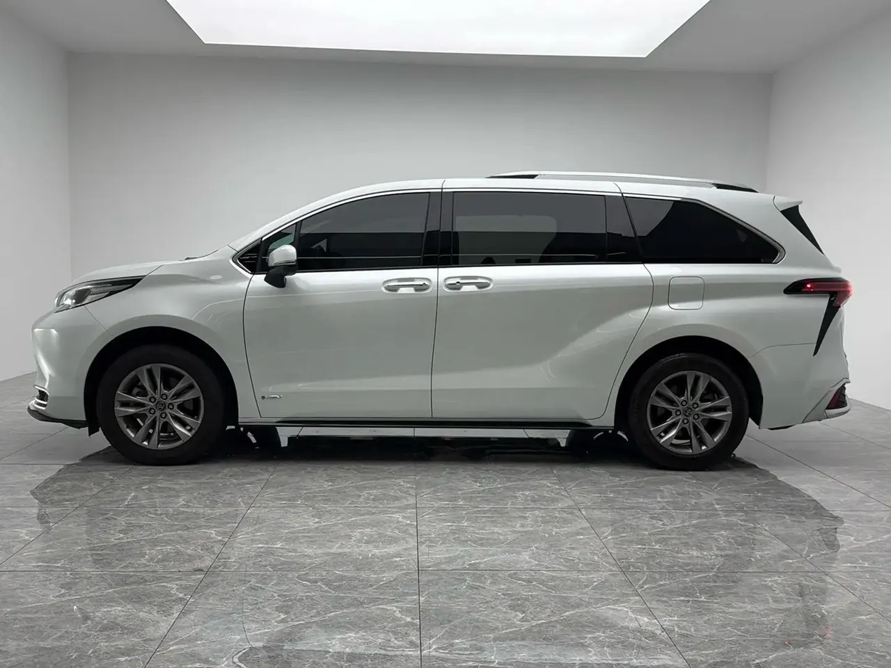 Toyota 2024 Sana 2.5 Stepless Four-wheel Drive Premium Edition Automatic Transmission 4