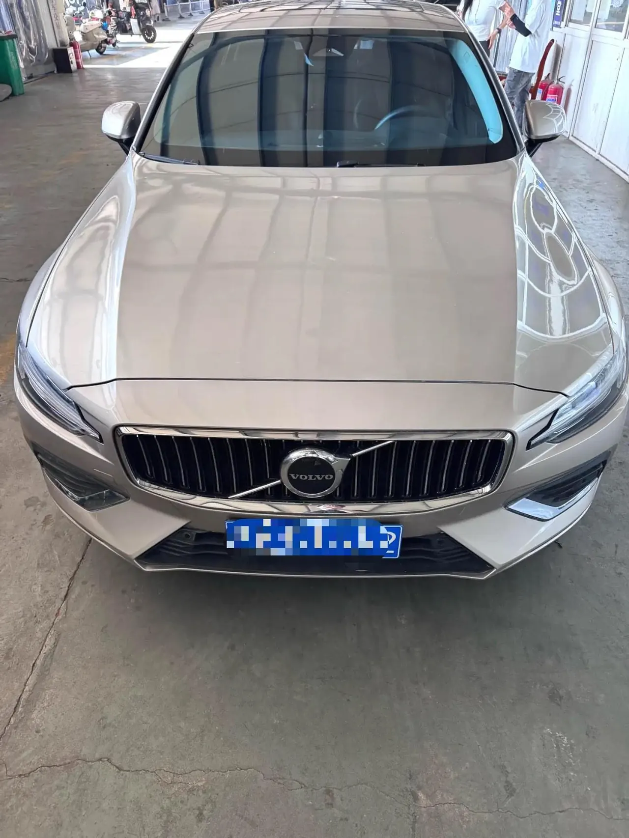 Volvo 2024 S60 48V 2.0T B4 Zhiyuan Deluxe Edition Automatic Gear 2