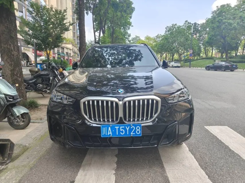 BMW 2023 X5 xDrive40Li 48V 3.0T M sports obsidian night suit automatic gear 2