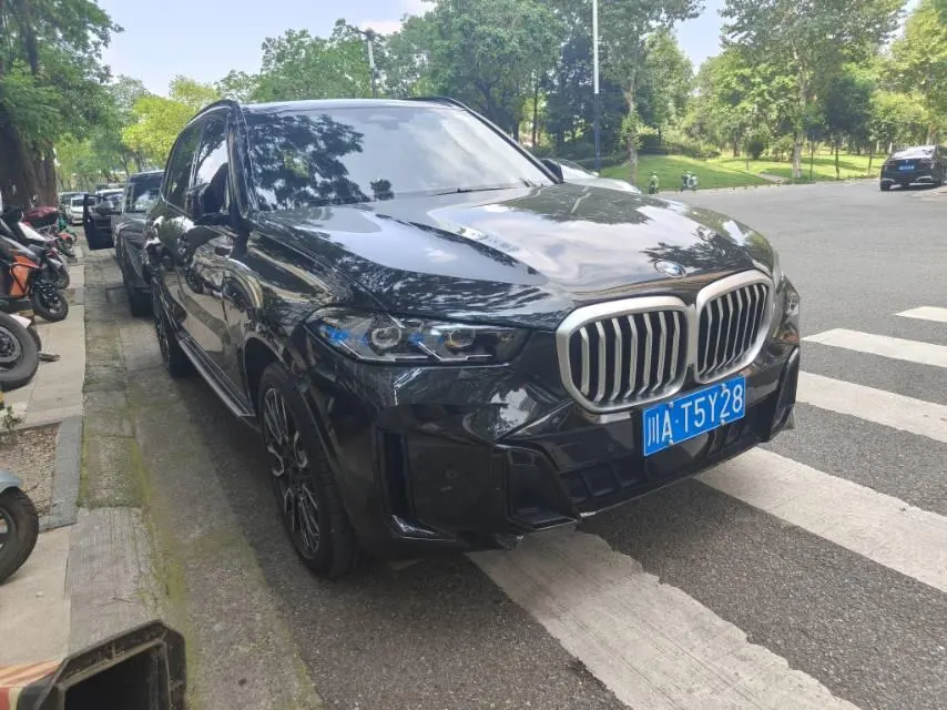 BMW 2023 X5 xDrive40Li 48V 3.0T M sports obsidian night suit automatic gear 3
