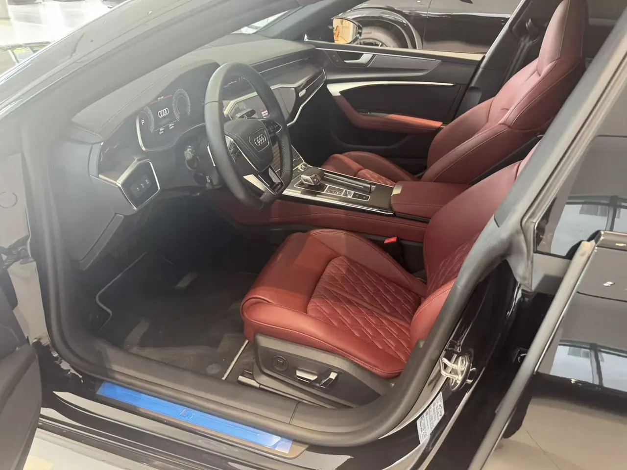 Audi 2024 A7L 2.0TFSI 45TFSI Quattro Black Samurai Edition Automatic Gear 2
