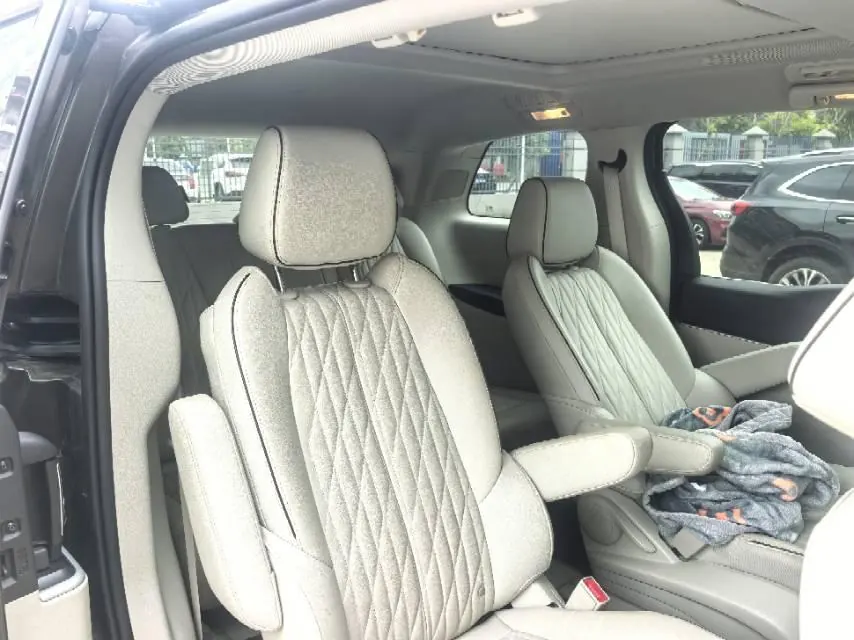 Buick 2021 GL8 Land Business Class 2.0T 652T Premium Automatic Gear 4