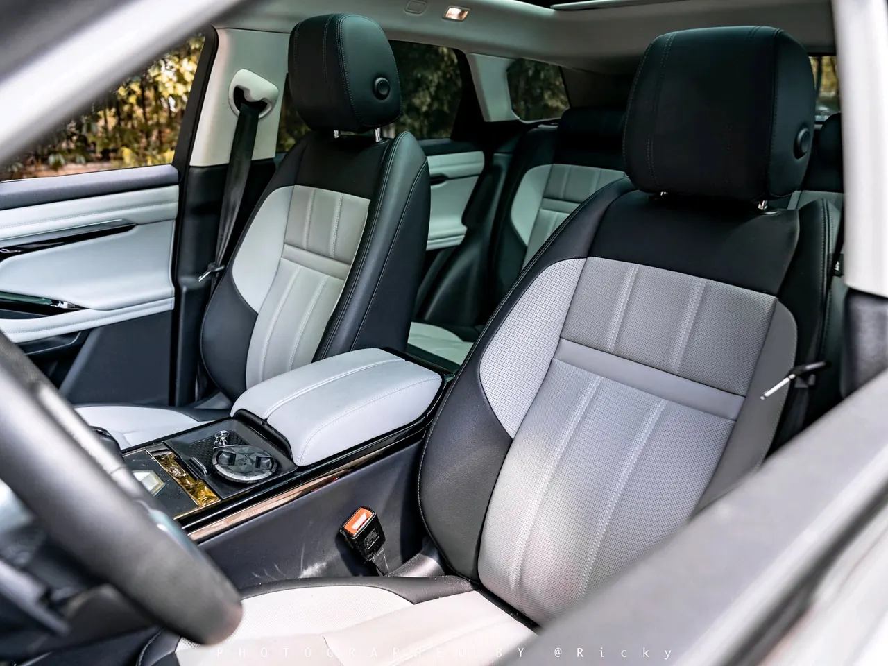 Land Rover 2020 Range Rover Aurora 48V 2.0T 249PS R-DYNAMIC SE Sports Technology Edition Automatic Gear 3