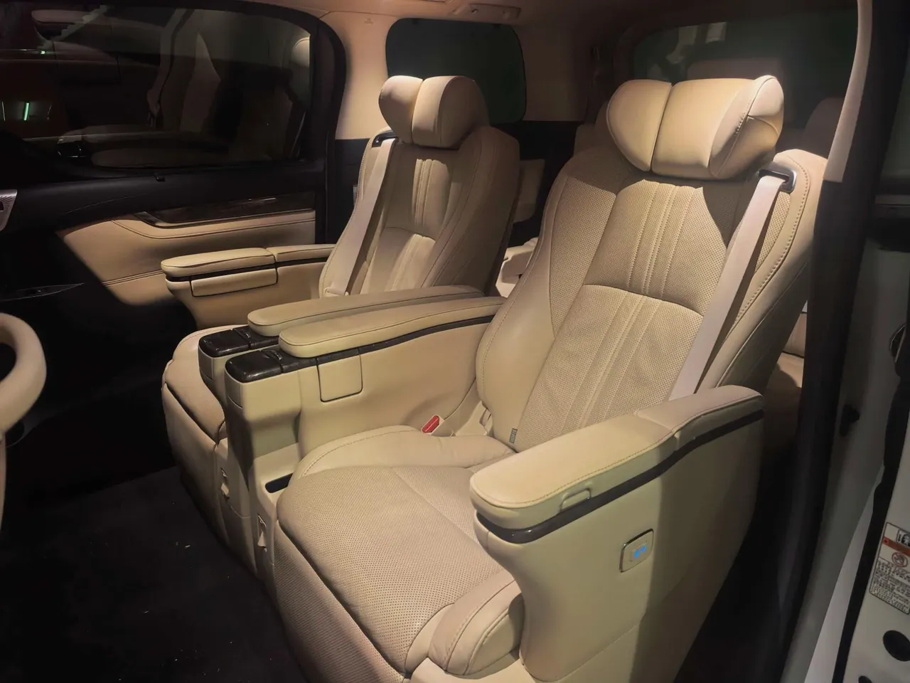 Toyota Wilfa (Imported) 2020 Wilfa 2.5 Stepless HV Distinguished Edition Automatic Gear 3