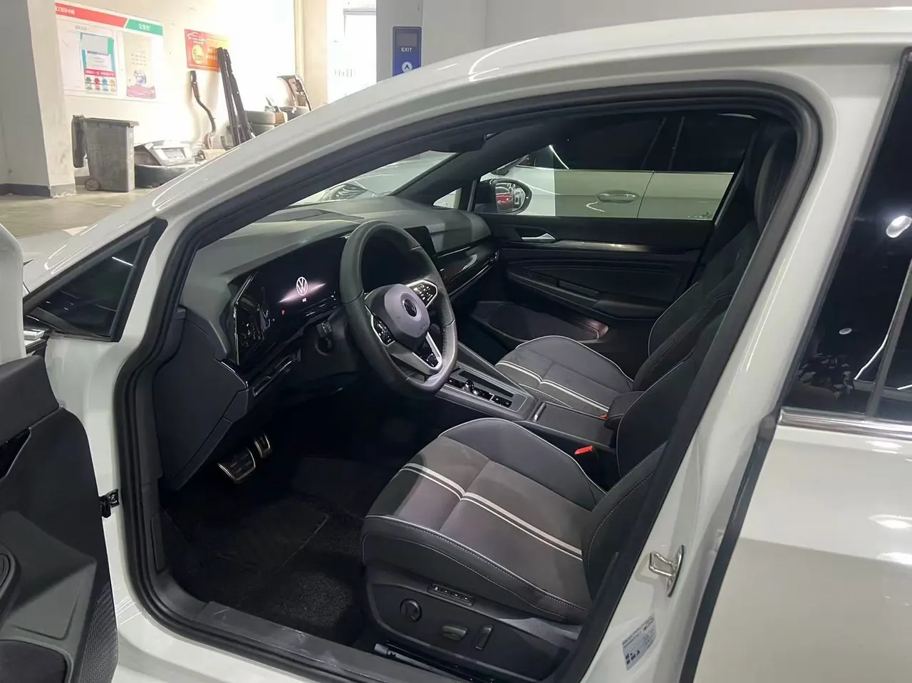 Volkswagen 2023 Golf 8 R-Line 1.4TSI 280TSI (Modified) Automatic Gear 4