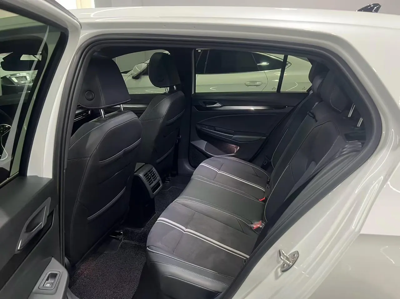Volkswagen 2023 Golf 8 R-Line 1.4TSI 280TSI (Modified) Automatic Gear 5