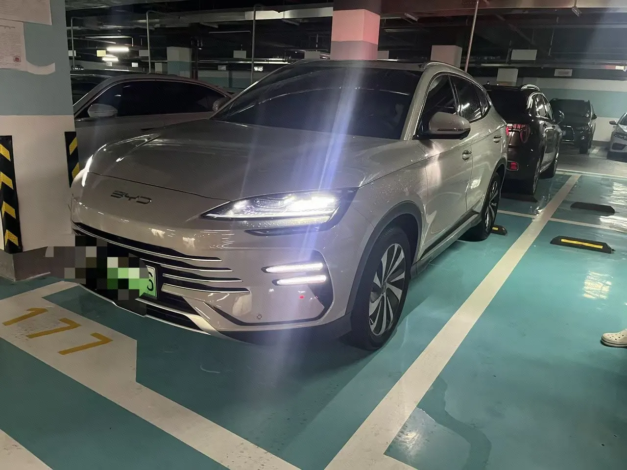 打开图片灯箱:BYD 2023 Song PLUS DM-i 1.5 Stepless Champion Edition 150KM Flagship PLUS Automatic Gear