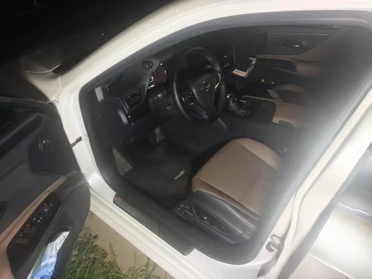 Lexus ES (Imported) 2023 ES200 2.0 Stepless Premium Edition Automatic Gear 3