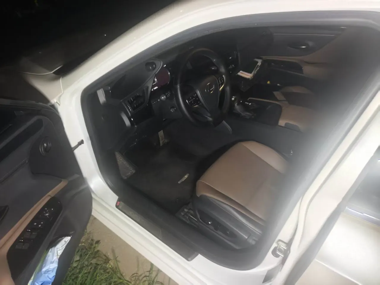 Lexus ES (Imported) 2023 ES200 2.0 Stepless Premium Edition Automatic Gear 6