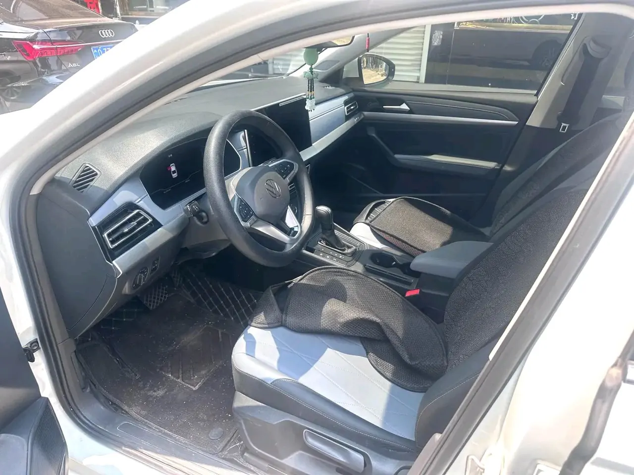 Volkswagen 2024 LaVida 1.5 5 Million Edition Automatic 3
