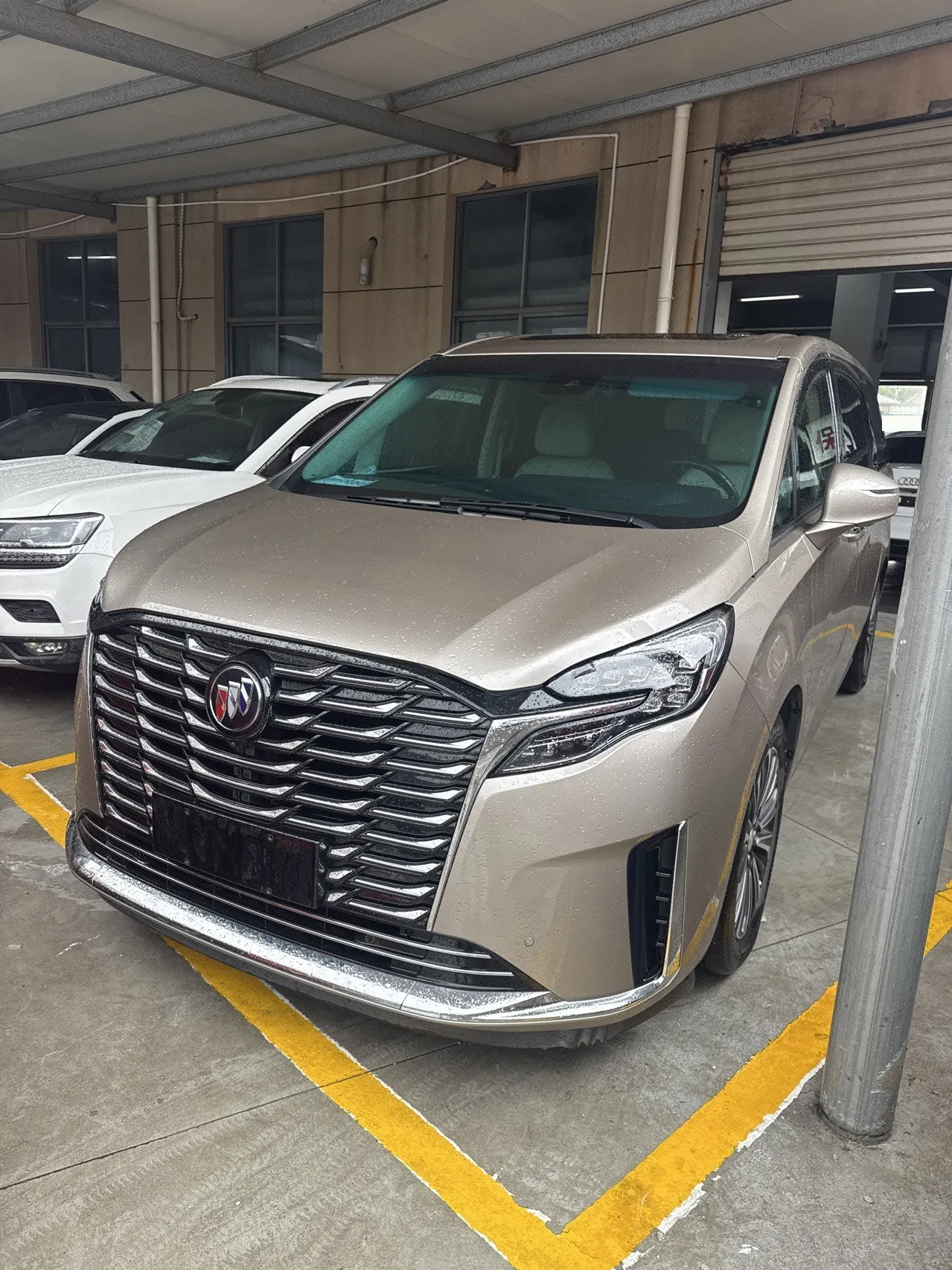 Open image lightbox: Buick 2023 GL8 ES Lu Zun 48V 2.0T 653T Luxury Automatic Gear