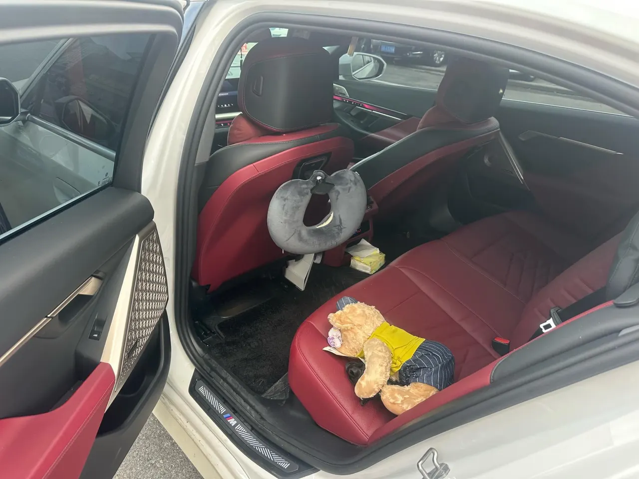 BMW 2024 i5 eDrive 35L Exclusive M Sports Suit Automatic Gear 3