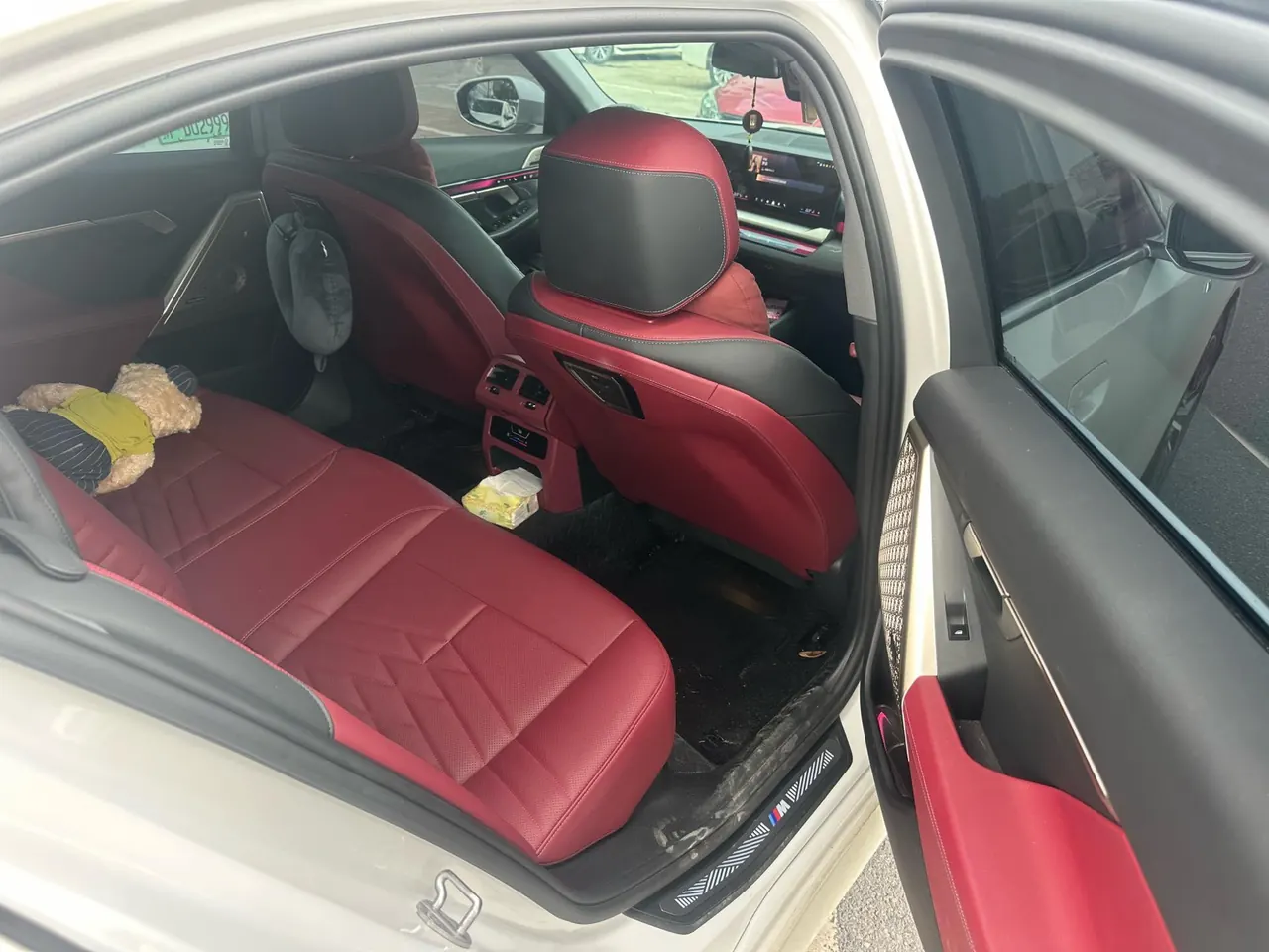 BMW 2024 i5 eDrive 35L Exclusive M Sports Suit Automatic Gear 4