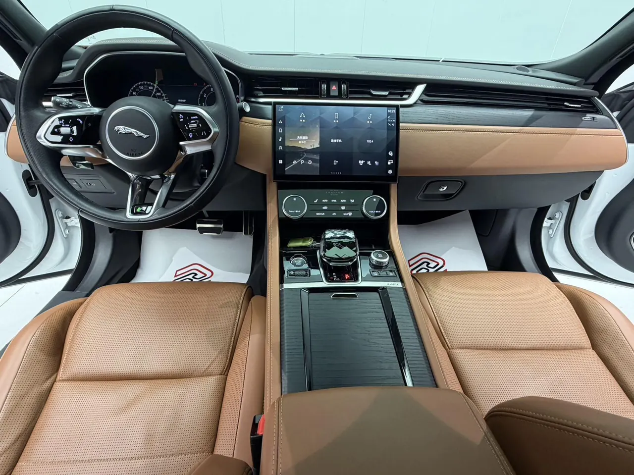 Jaguar 2024 XFL 2.0T P300 Four-wheel Drive Flagship Sports Gold Edition Automatic Gear 5