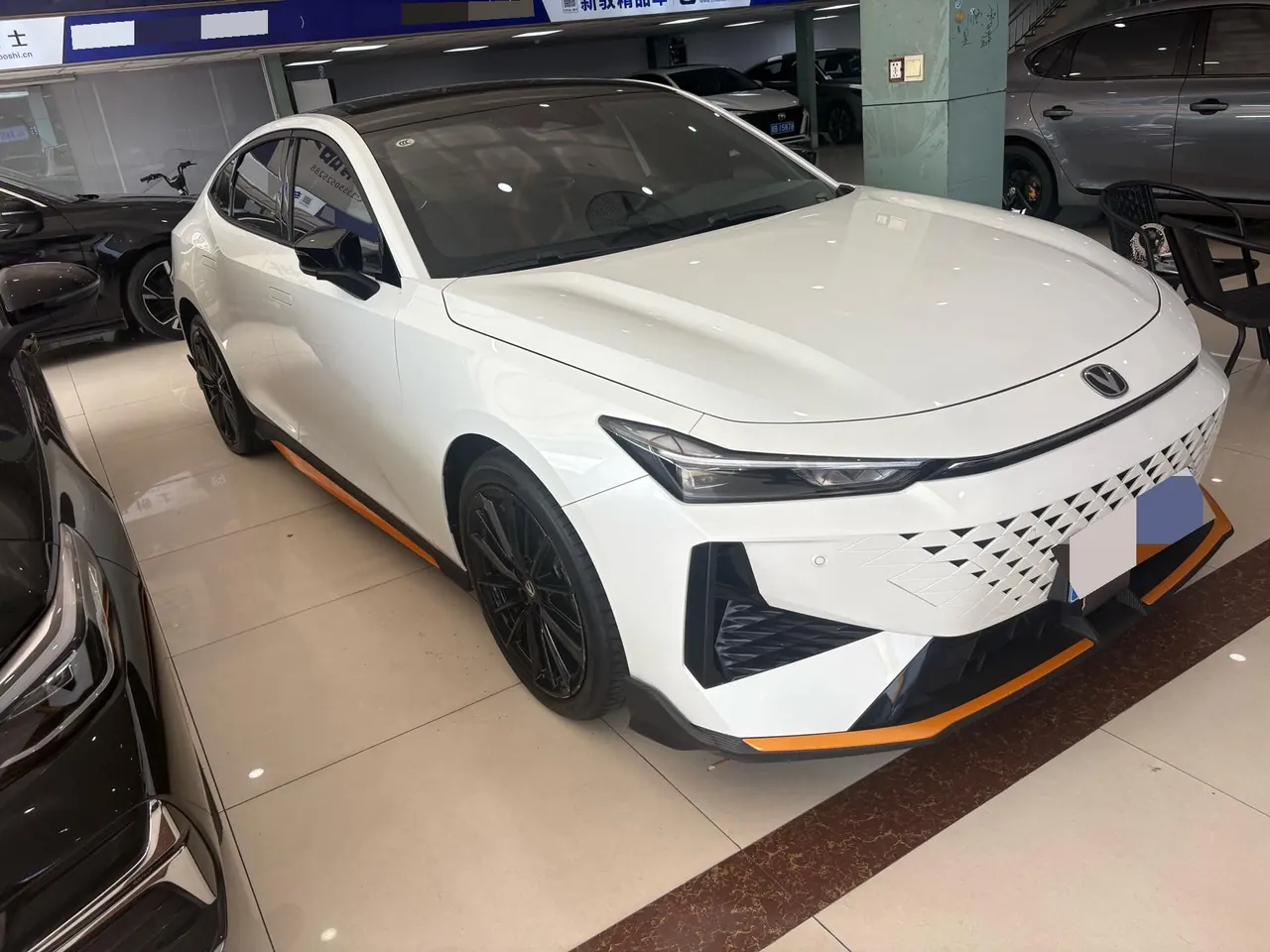 ChangAn 2024 UNI-V 1.5T Distinguished Sports Automatic 2
