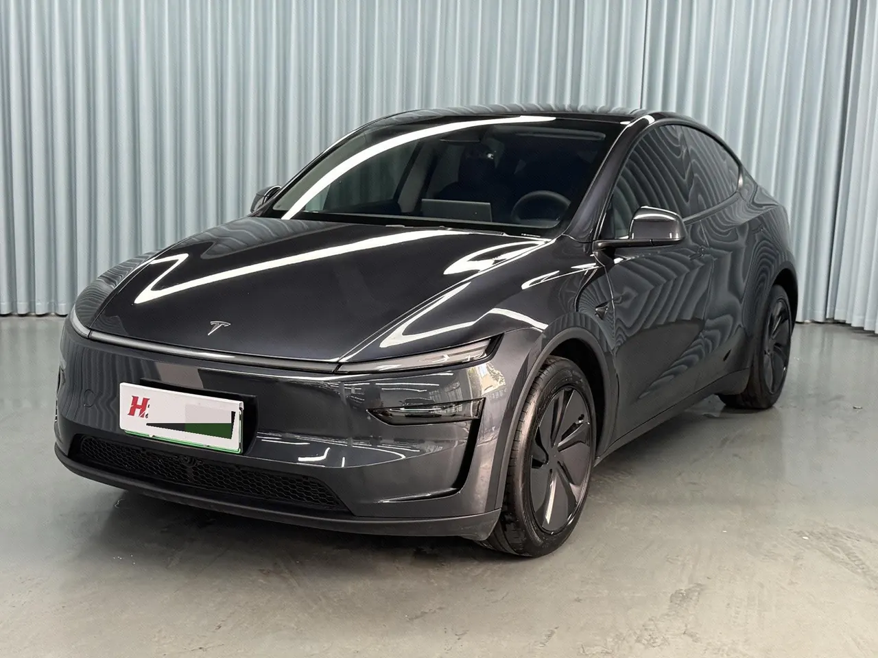 Open image lightbox: Tesla 2024 Model Y rear-wheel drive version automatic transmission