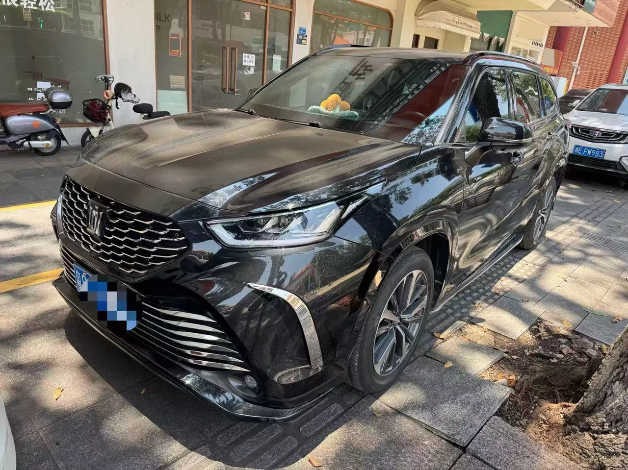 Open image lightbox: Toyota 2024 Crown Land Release HEV 2.5 Stepless Four-wheel Drive Deluxe Edition Automatic Gear