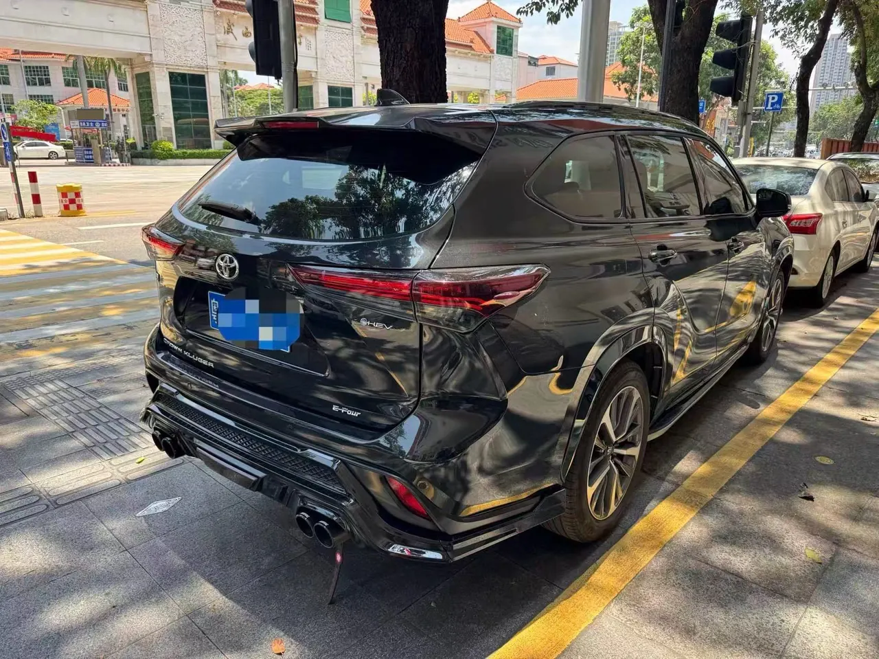 Toyota 2024 Crown Land Release HEV 2.5 Stepless Four-wheel Drive Deluxe Edition Automatic Gear 5