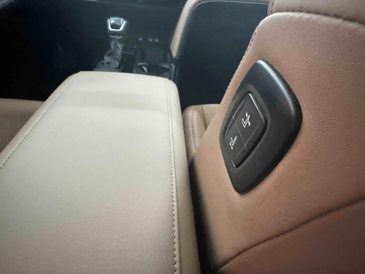 Toyota 2024 Camry 2.0GVP Stepless Deluxe Edition Automatic Transmission 7