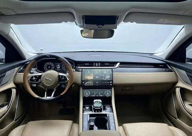 Jaguar 2024 XFL 2.0T P 12500.00g Drive Enjoy Deluxe Edition Automatic Gear 4
