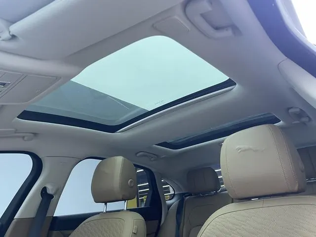 Jaguar 2024 XFL 2.0T P 12500.00g Drive Enjoy Deluxe Edition Automatic Gear 8