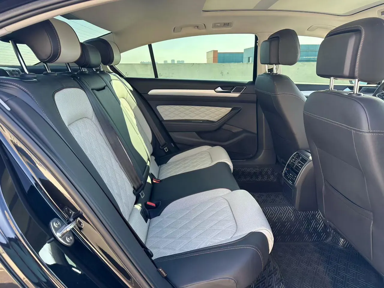 Volkswagen 2024 Magotan 2.0TSI 330TSI 2 million luxury automatic gear 9