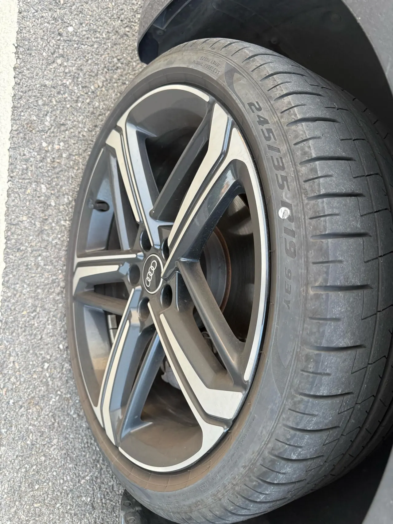 Audi 2024 A4L 2.0TFSI 40TFSI Deluxe Dynamic Automatic 9