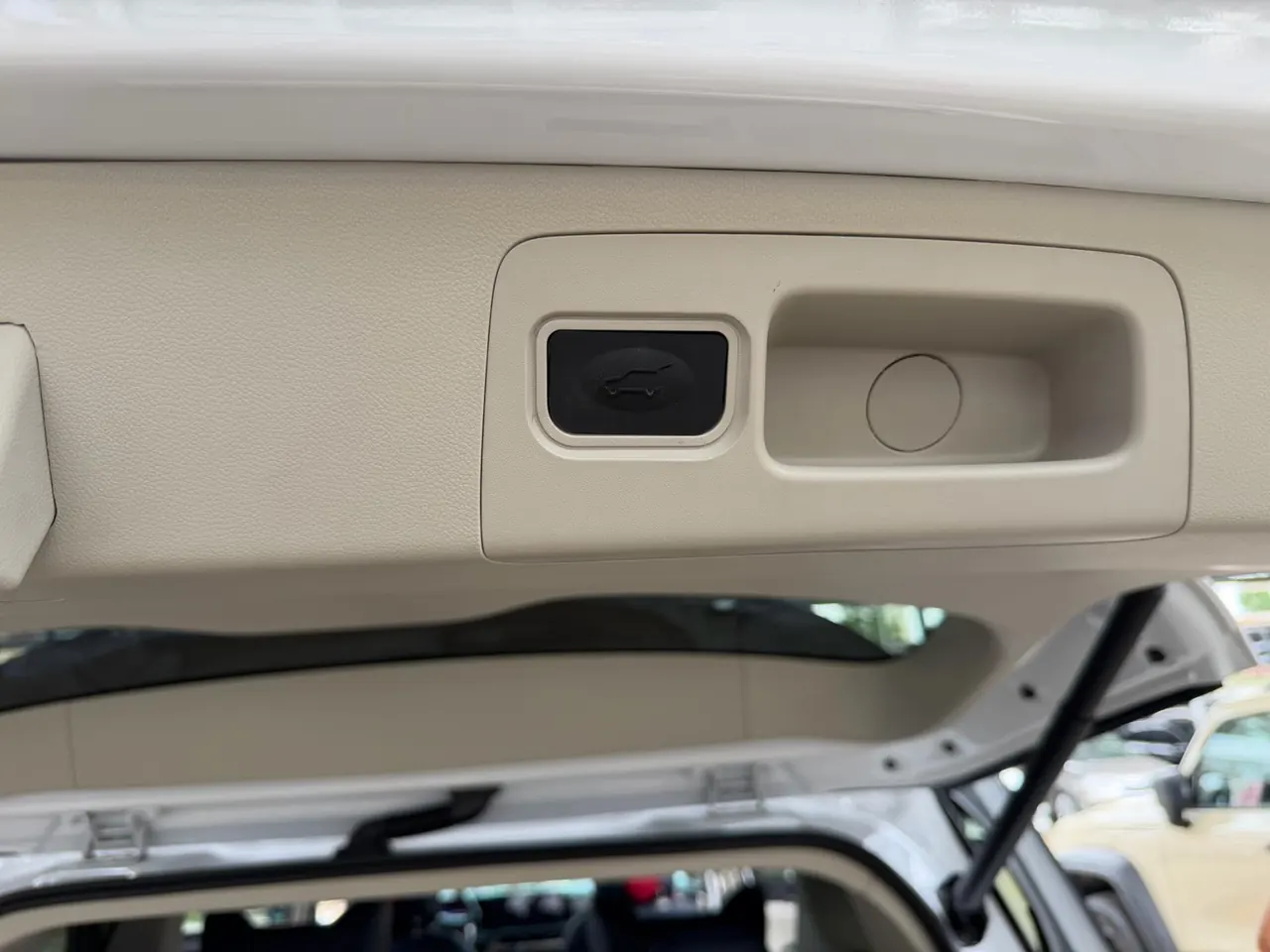 Buick 2023 GL8 ES Lu Zun 48V 2.0T 653T Comfortable Automatic Gear 4