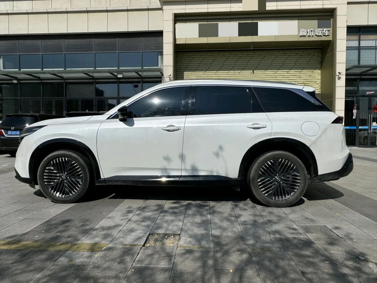 Nissan 2024 Tanlu 2.0T 380VC-TURBO 4-wheel drive Zhizun Edition 6-seat automatic gear 3