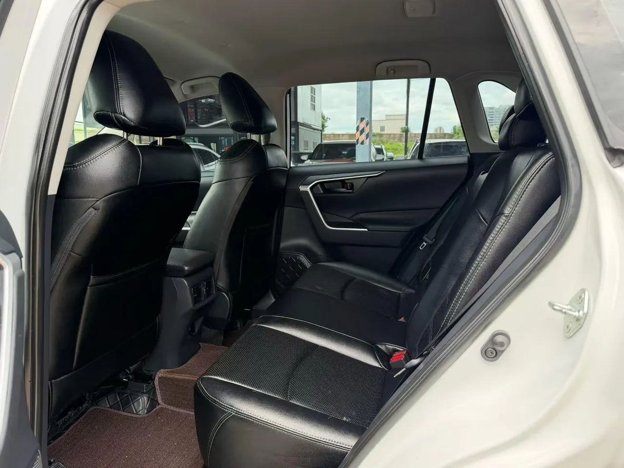 Toyota 2023 RAV4 Rongbo 2.0 Stepless Two-Drive City Edition Automatic Gear 9