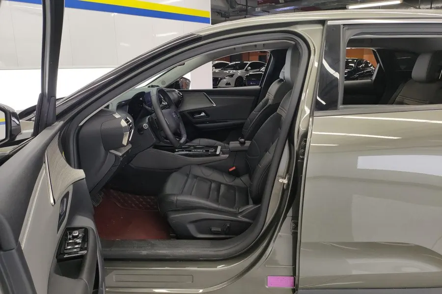 Citroen Versailles C5 X 2022 C5 X 1.6T Enjoy an Uncommon Year of Tiger Opening Edition Automatic Gear 4