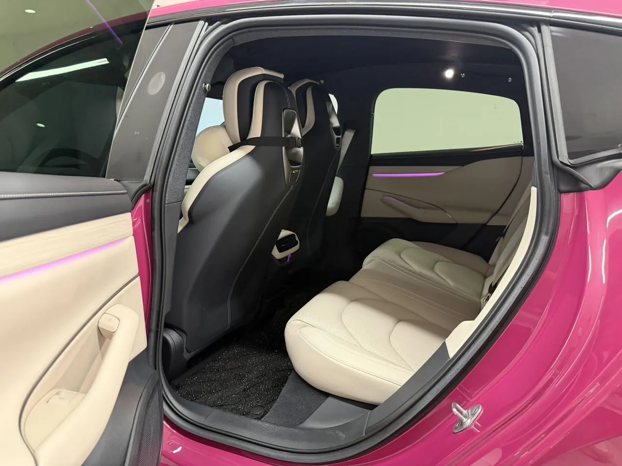 MI 2024 SU 7 700km Rear Drive Long Endurance Smart Driving Edition Automatic Gear 5