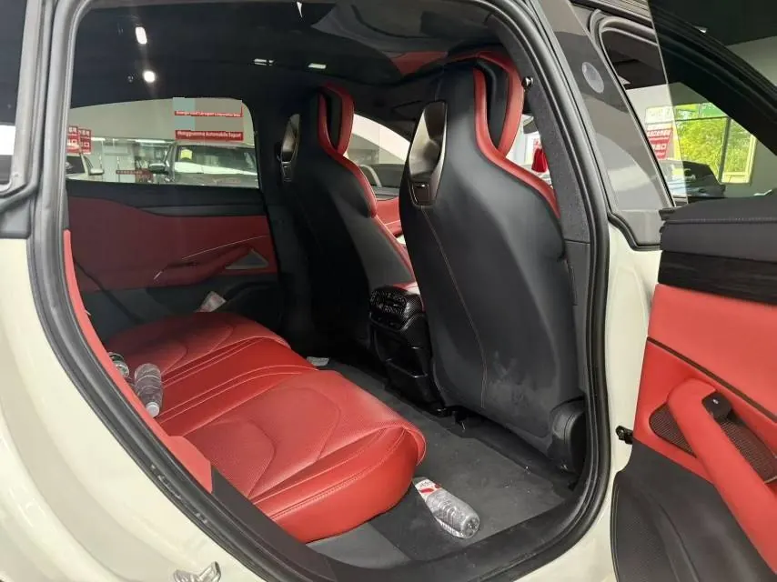 MI 2024 SU 7 700km Rear Drive Long Endurance Smart Driving Edition Automatic Gear 6