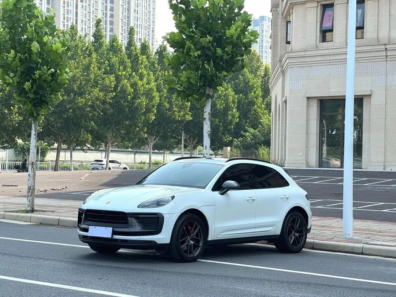 Open image lightbox: Porsche Macan (Imported) 2022 Macan T 2.0T Automatic