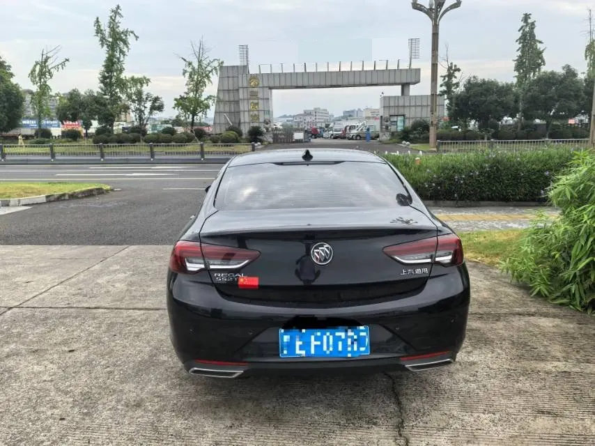 Buick 2020 Regal 1.5T 552T Elite Automatic Gear 2