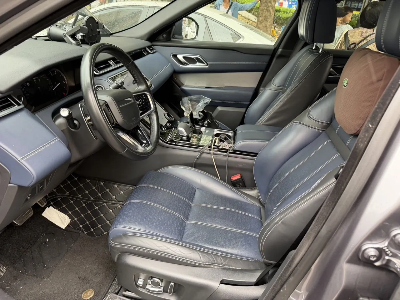 Land Rover Range Rover Star Vein (Imported) 2023 Range Rover Star Vein 2.0T 250PS Gold Collector's Edition Automatic Gear 3