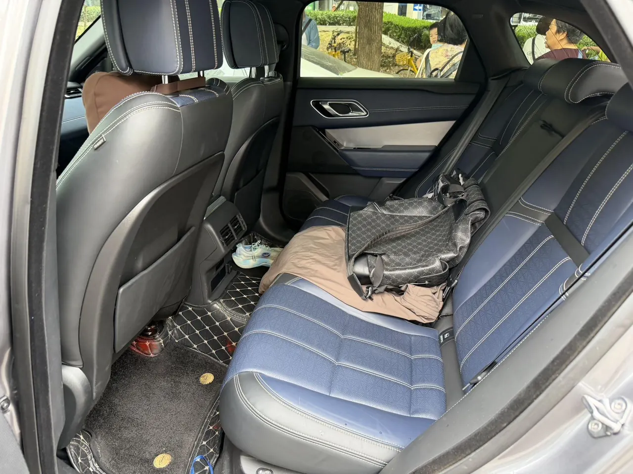 Land Rover Range Rover Star Vein (Imported) 2023 Range Rover Star Vein 2.0T 250PS Gold Collector's Edition Automatic Gear 4