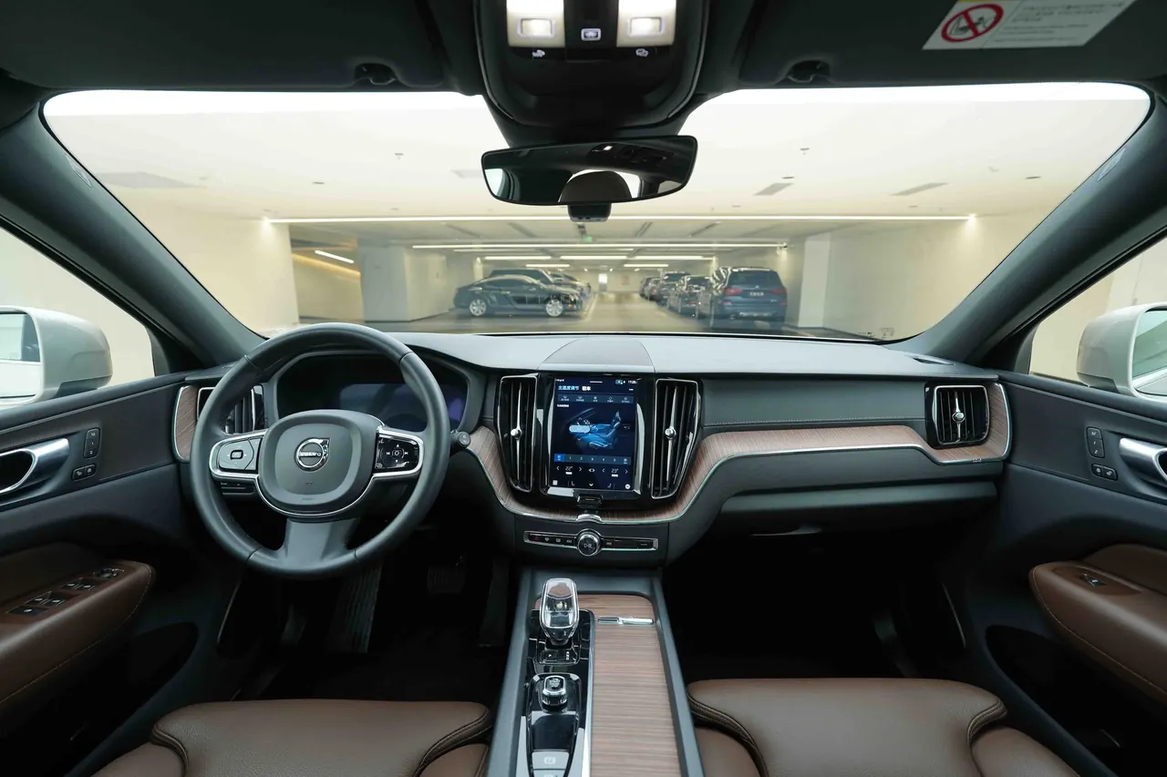 Volvo XC60 New Energy 2024 XC60 PHEV 2.0T T8 Long Endurance Four-wheel Drive Zhiyuan Deluxe Edition Automatic Gear 3