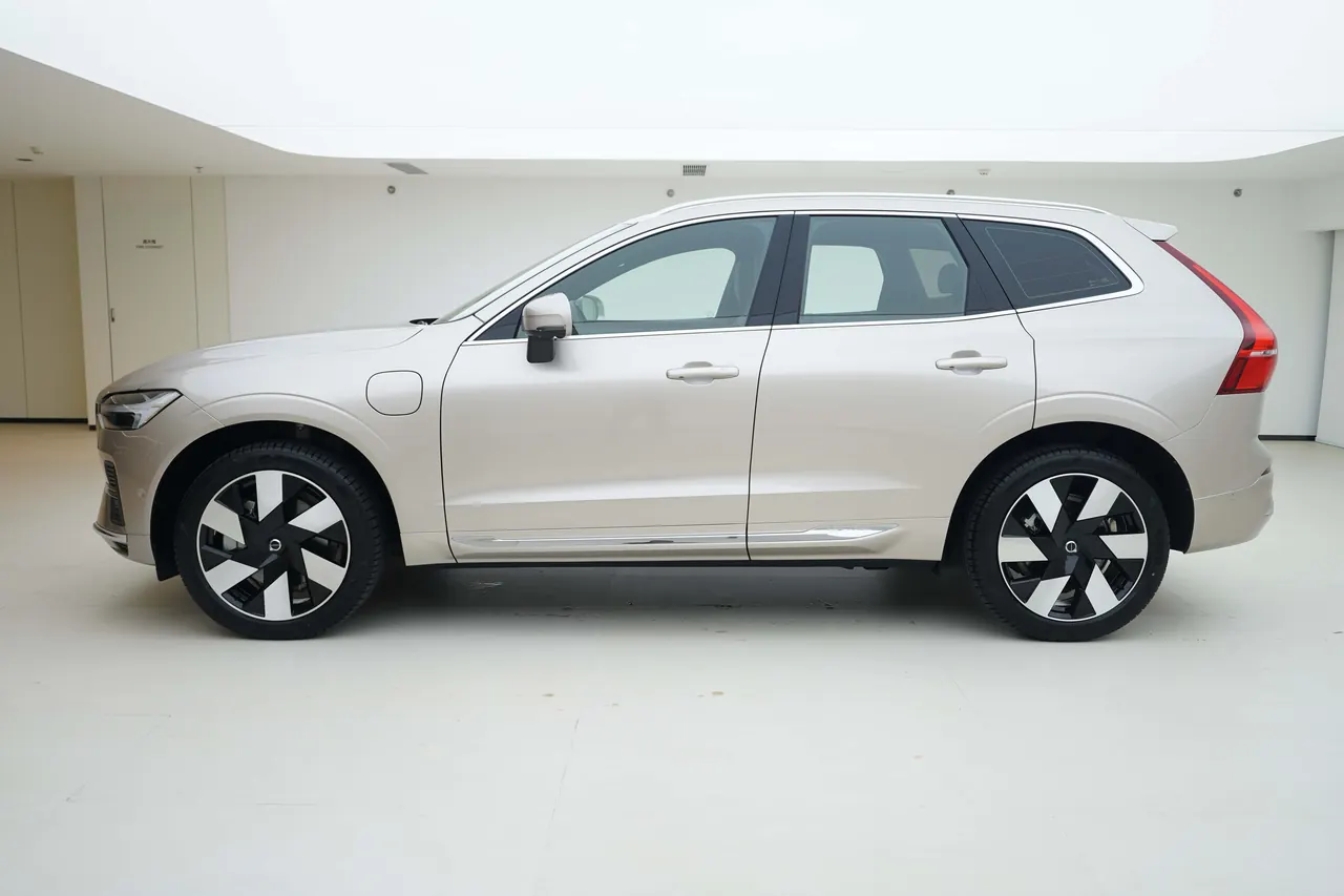 Volvo XC60 New Energy 2024 XC60 PHEV 2.0T T8 Long Endurance Four-wheel Drive Zhiyuan Deluxe Edition Automatic Gear 6