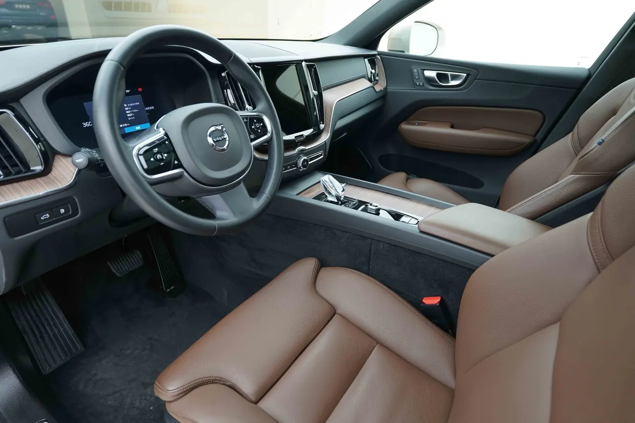 Volvo XC60 New Energy 2024 XC60 PHEV 2.0T T8 Long Endurance Four-wheel Drive Zhiyuan Deluxe Edition Automatic Gear 7